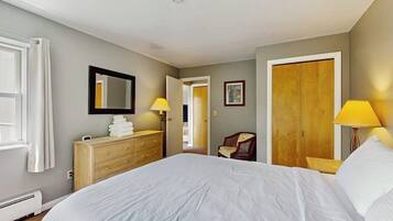 Iron/ironing board, internet, bed sheets