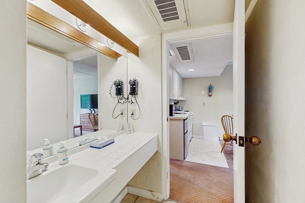 Hair dryer, towels