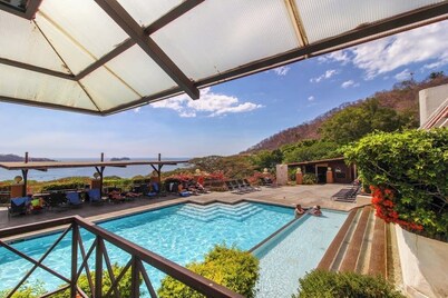 Exquisite villa with fully-equipped kitchen, plunge pool & beach shuttle