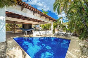 Indoor pool - Exquisite villa with fully-equipped kitchen, plunge pool & beach shuttle (Playa Hermosa)
