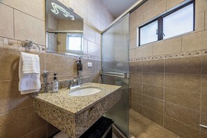 Hair dryer, towels - Exquisite villa with fully-equipped kitchen, plunge pool & beach shuttle (Playa Hermosa)