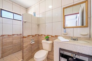 Hair dryer, towels - Charming second-floor apartment with high-speed Wi-Fi, Netflix & pool (Playas del Coco)