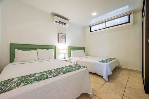 Cozy apartment complete with high-speed Wi-Fi, Netflix & serene pool access