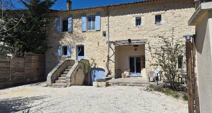 La Robine, Charming house in Provence. Garden and terrace on the banks of the Nesque river