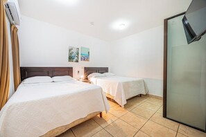 Iron/ironing board, Internet, bed sheets - Charming, accessible apartment with high-speed Wi-Fi, Netflix & outdoor pool (Playas del Coco)