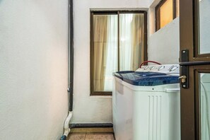 Interior - Charming, accessible apartment with high-speed Wi-Fi, Netflix & outdoor pool (Playas del Coco)