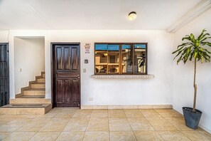 Interior - Charming, accessible apartment with high-speed Wi-Fi, Netflix & outdoor pool (Playas del Coco)