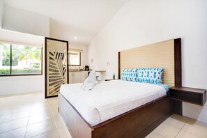 Iron/ironing board, internet, bed sheets - Relaxed studios with cooling pool, fast WiFi, and proximity to local delights (Playas del Coco)