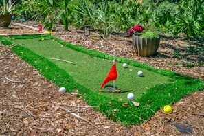 Property grounds - Luxury Waterfront Home | Gym, Hot Tub & Mini Golf (Port Charlotte)