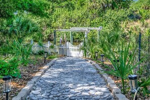 Property grounds - Luxury Waterfront Home | Gym, Hot Tub & Mini Golf (Port Charlotte)