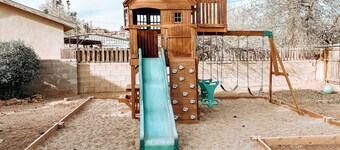 Centrally Located, Family friendly Home- With Game Room and Infrared Sauna