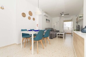 Dining - VALDELAGRANA BEACH - Apartment with shared pool and free WiFi (El Puerto de Santa María)