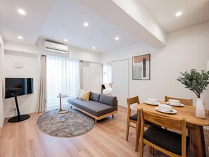 Departamento estándar | Área de sala de estar | Televisión LCD 