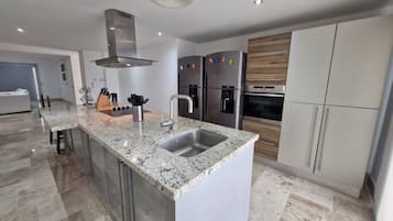 Apartment, 2 Bedrooms, Accessible, Balcony | Interior