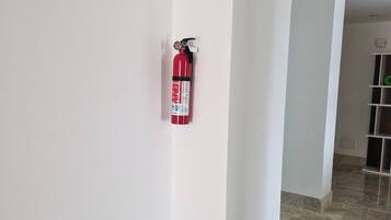 Apartment, 2 Bedrooms, Accessible, Balcony | Bahagian dalam