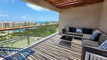 Apartment, 2 Bedrooms, Accessible, Balcony | Property grounds