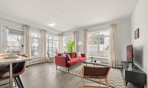 Trendy Boutique Condo | Near University | 5 min DT