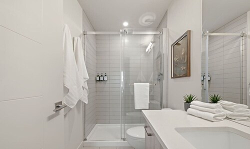 Trendy Boutique Condo | Near University | 5 min DT