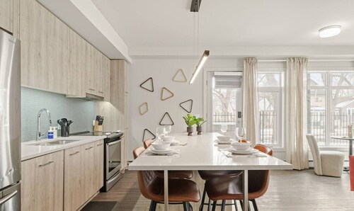 Trendy Boutique Condo | Near University | 5 min DT