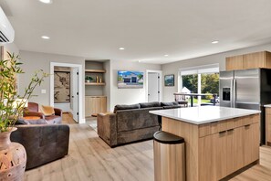 Interior - Lakeside Stay • Downtown CDA (Coeur d'Alene)