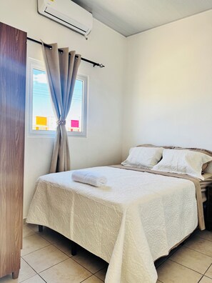 WiFi, bed sheets - Gigi's House Cozy house (Santa Ana)