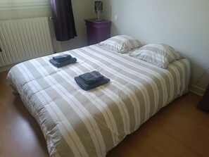 Room - Vrbo Property (Ris)