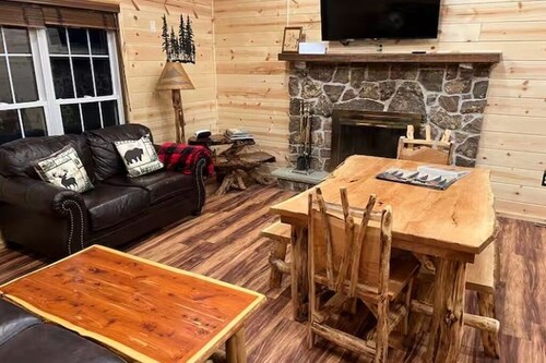 Mountain Magic, Entire home in Cabins, West Virginia