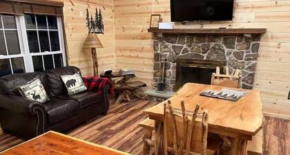 Mountain Magic, Entire home in Cabins, West Virginia
