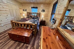 3 bedrooms, free WiFi, bed sheets - Mountain Magic Cabin, Moutan View/Private/3BR/2Bath/Pets Friendly. (Cabins)