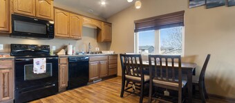  Spacious 5-Bedroom Home in Aberdeen