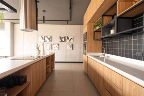 Fridge, microwave, oven, stovetop - Depa moderno y lujoso en el corazón de Miraflores. (Miraflores)