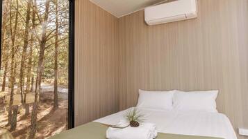 1 bedroom, bed sheets