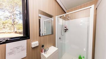 Shower, hair dryer, towels, shampoo