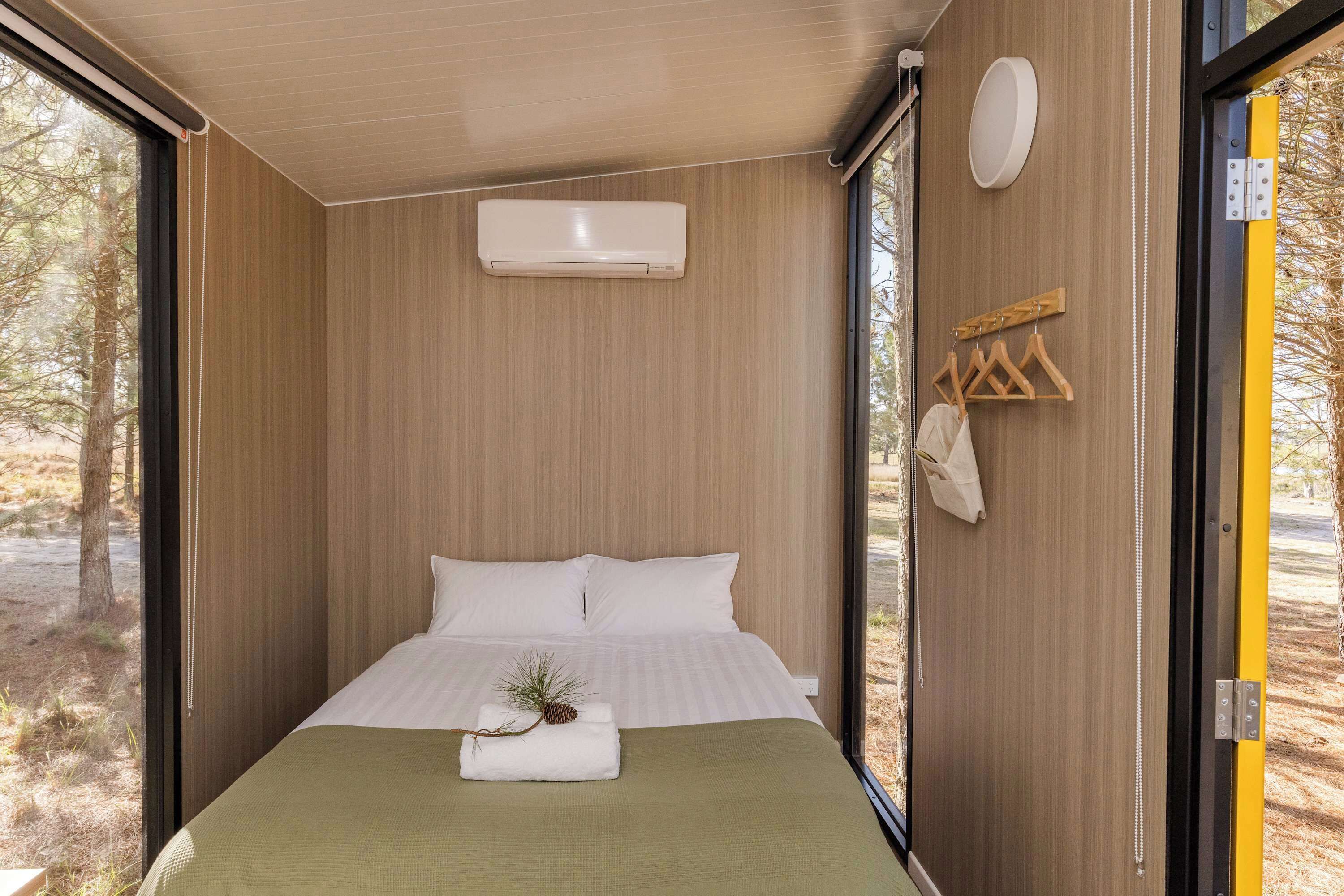 1 bedroom, bed sheets