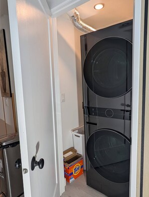 Apartment, 2 Bedrooms, Balcony | Laundry - The Loft Moden Rental (Calgary)