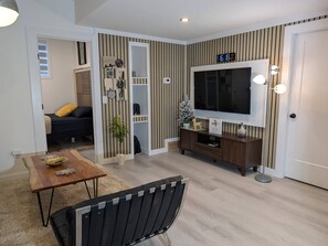 Apartament, 2 dormitoris, balcó | Sala d'estar | Llibres 