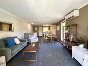 Living area - Splash at Sapphire - Pet Friendly, Resort Pool, Beachfront (Coffs Harbour)