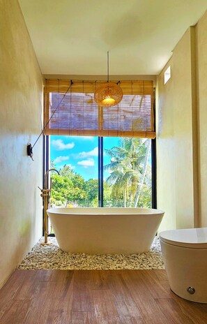 Villa Supérieure, vue piscine | Salle de bain