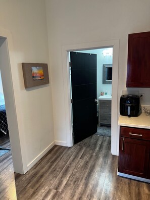 Interior - Charming 1-bedroom studio with AC in Tukwila (Tukwila)