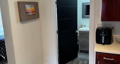 Charming 1-bedroom studio with AC in Tukwila