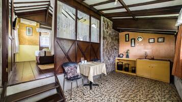 Deluxe Room, Garden View | Interior