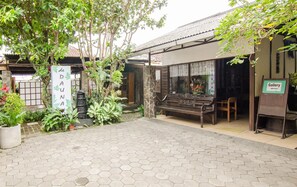 Exterior - Dedaunan Guesthouse (Batu)