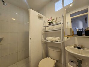 Shower, hair dryer, towels, soap - 3BR Private Home with Pool in Manga  Near Getsemani & Historic Center (Cartagena de Indias)