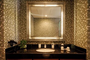 Villa, 5 Schlafzimmer, Strandblick | Badezimmer