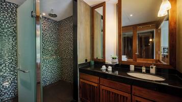 Villa, 5 Bedrooms, Beach View | Bathroom