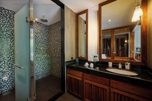 Villa, 5 Bedrooms, Beach View | Bathroom - Sihina Lagoon Villa (Kosgoda)