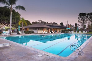 Pool - Furnished 3BR Townhome, 31+ Day Stays, All Utilities Included, San Diego (San Diego)