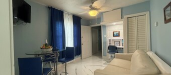 Lovely 2-bedroom house with AC in charming Tampa