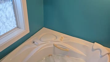 Indoor spa tub