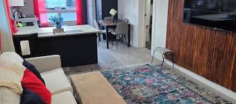 whole entire 3 Bedroom 2 Bath to yourself